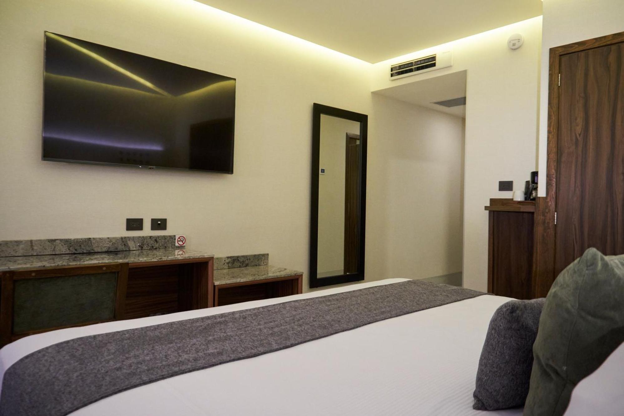גואדלחארה Hotel Antre Chapultepec מראה חיצוני תמונה