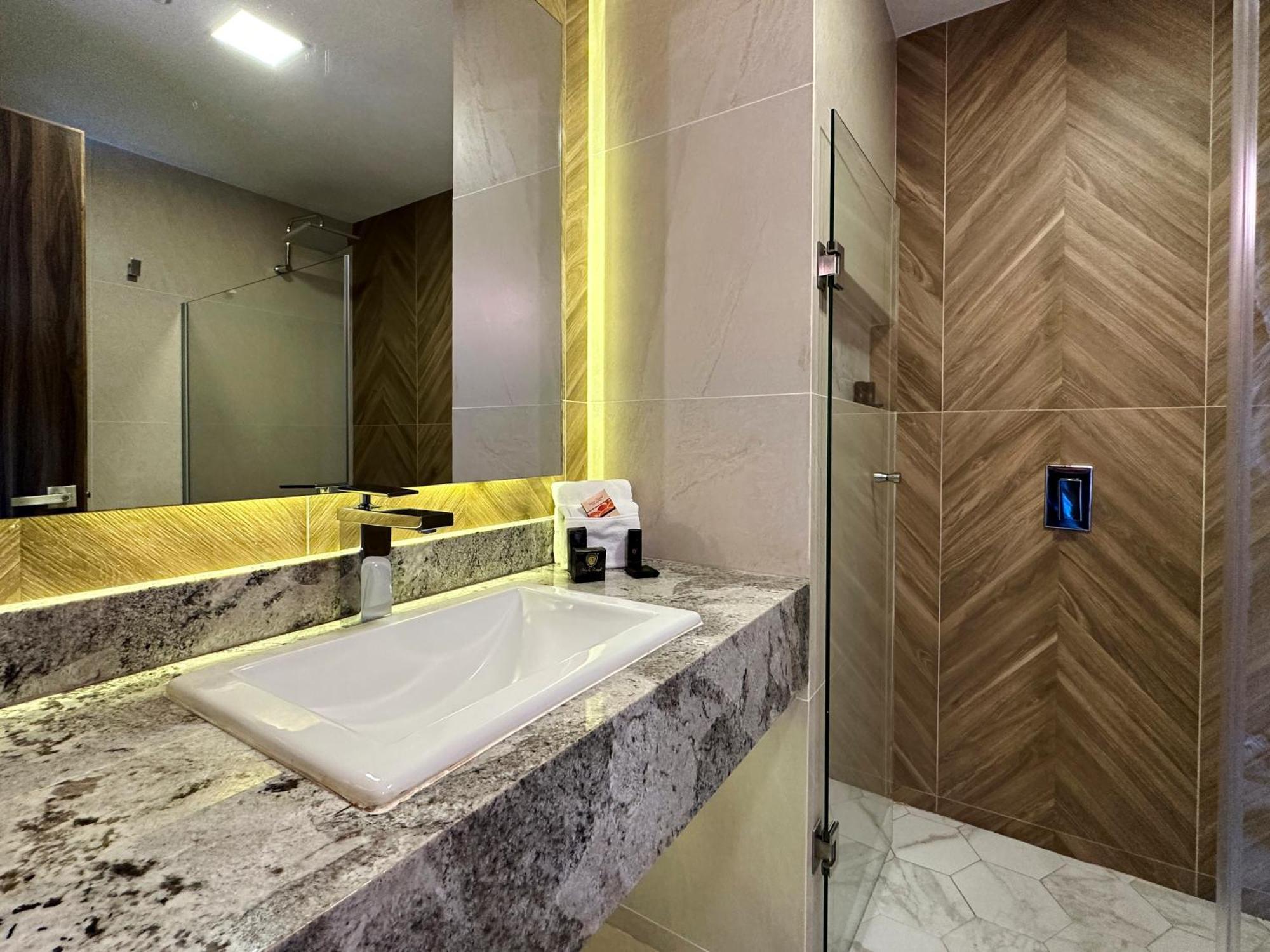 גואדלחארה Hotel Antre Chapultepec מראה חיצוני תמונה